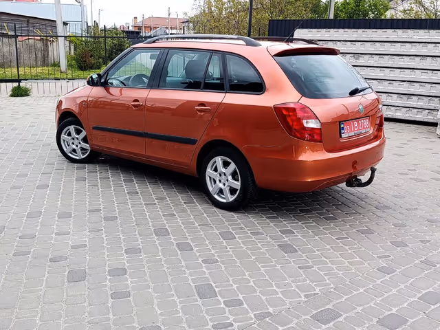 Skoda Fabia - фото 3