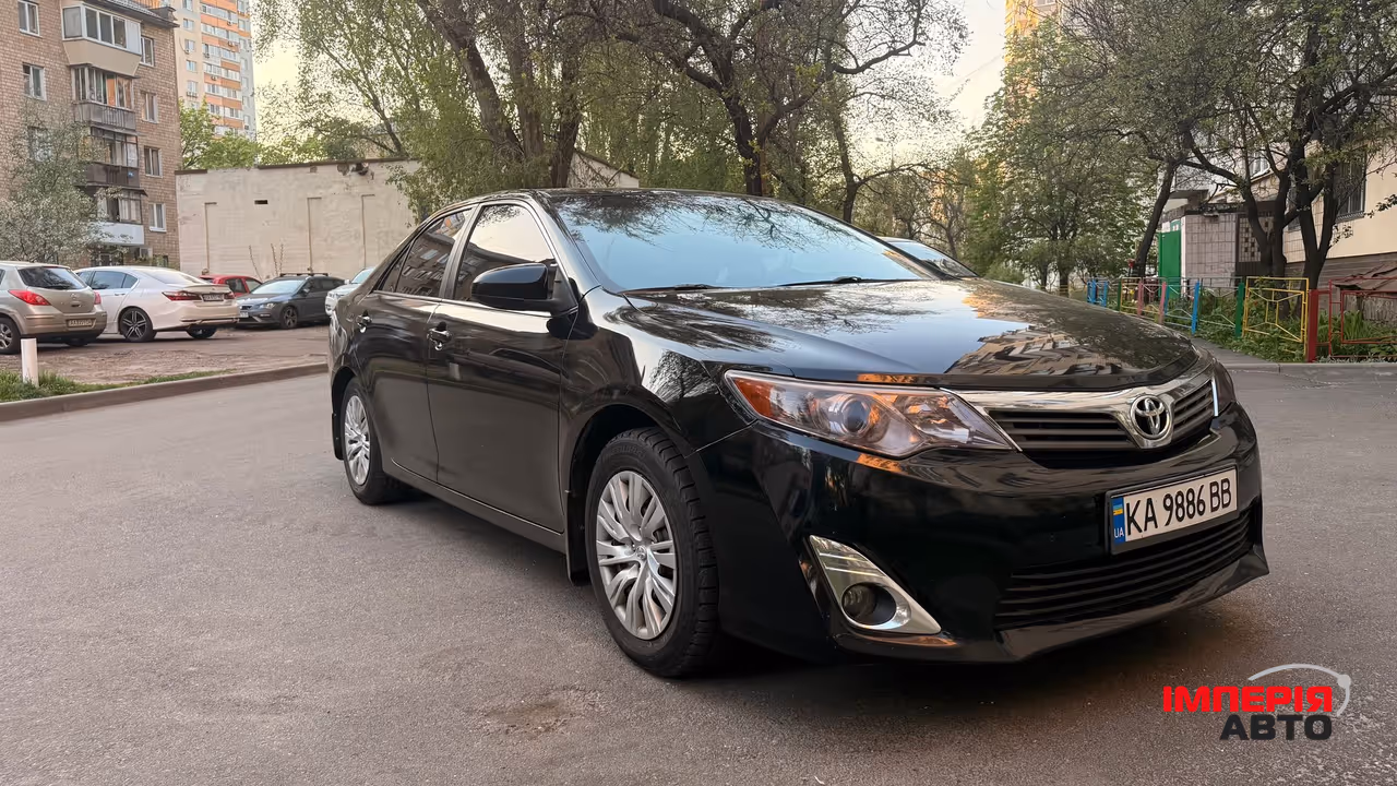 Toyota Camry - фото 3