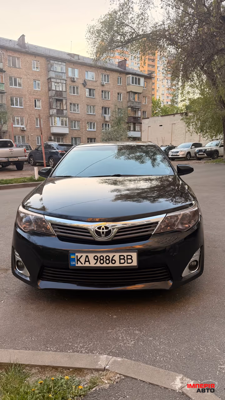 Toyota Camry - фото 1