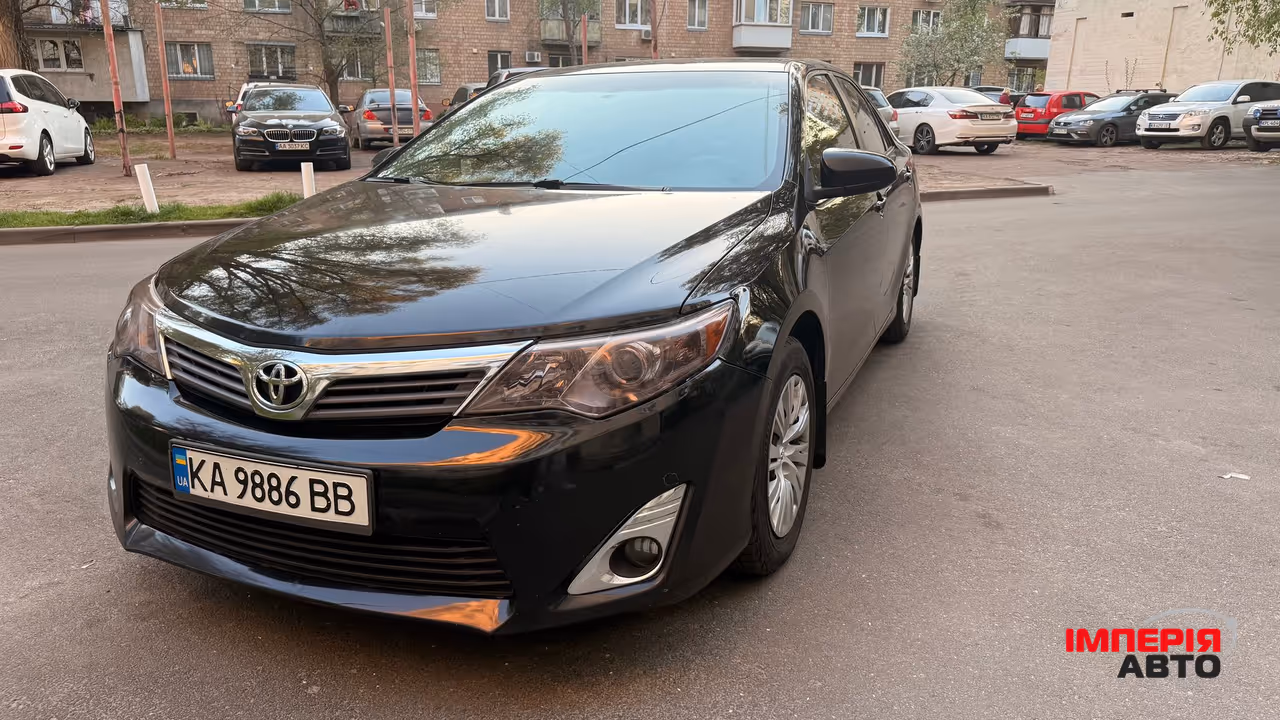Toyota Camry - фото 2