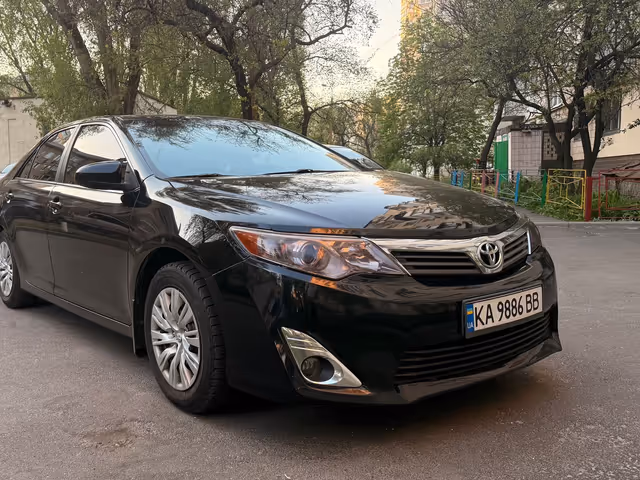 Toyota Camry - фото 3