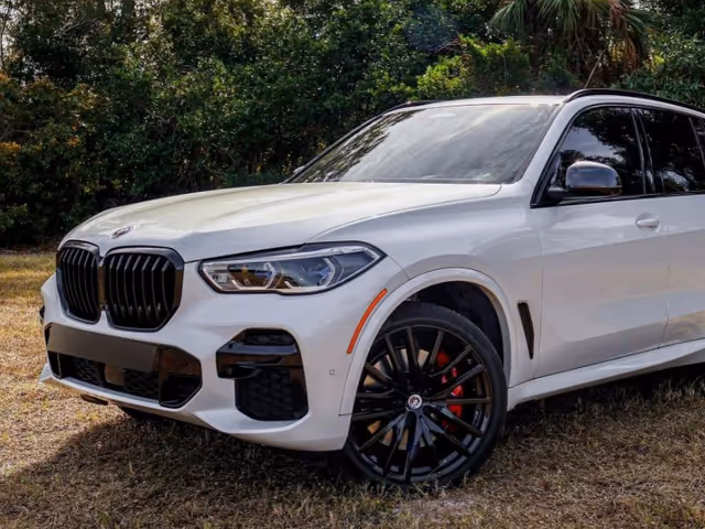 BMW X5 - фото 1