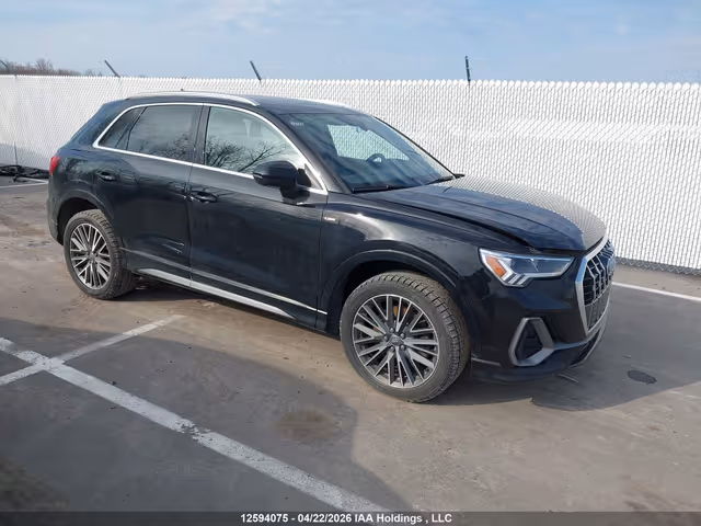Audi Q3 - фото 1