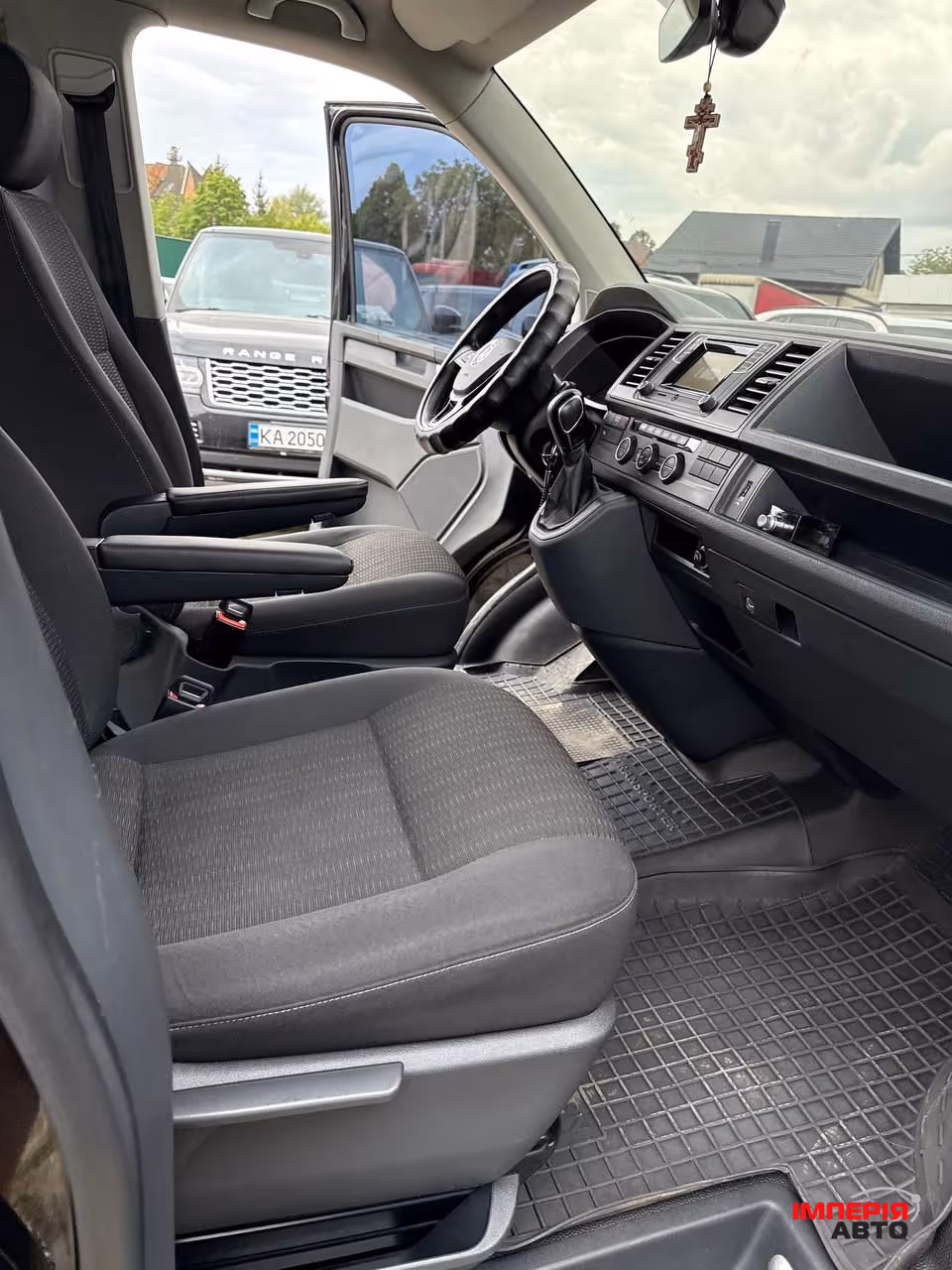 Volkswagen Caravelle - фото 3