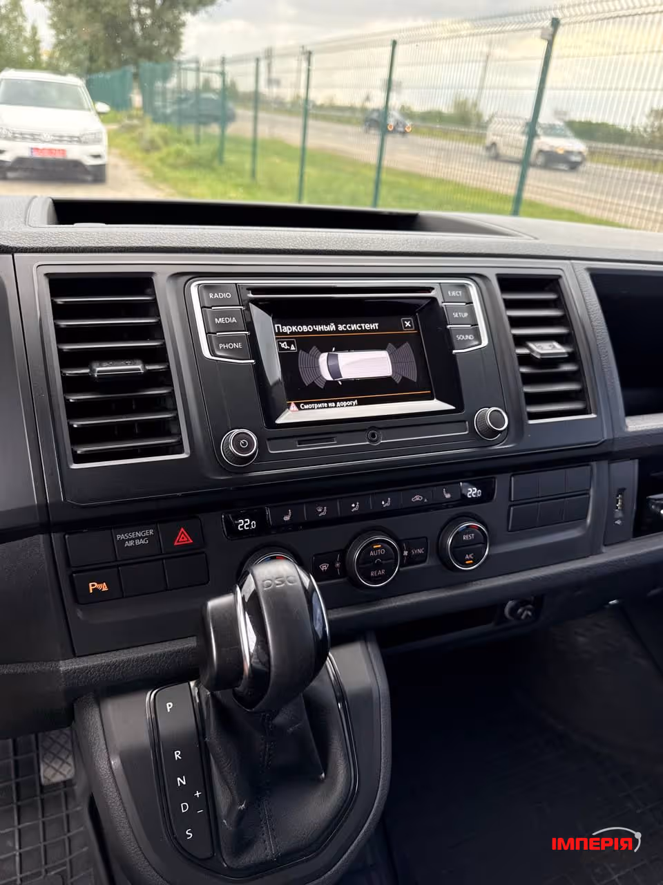 Volkswagen Caravelle - фото 6