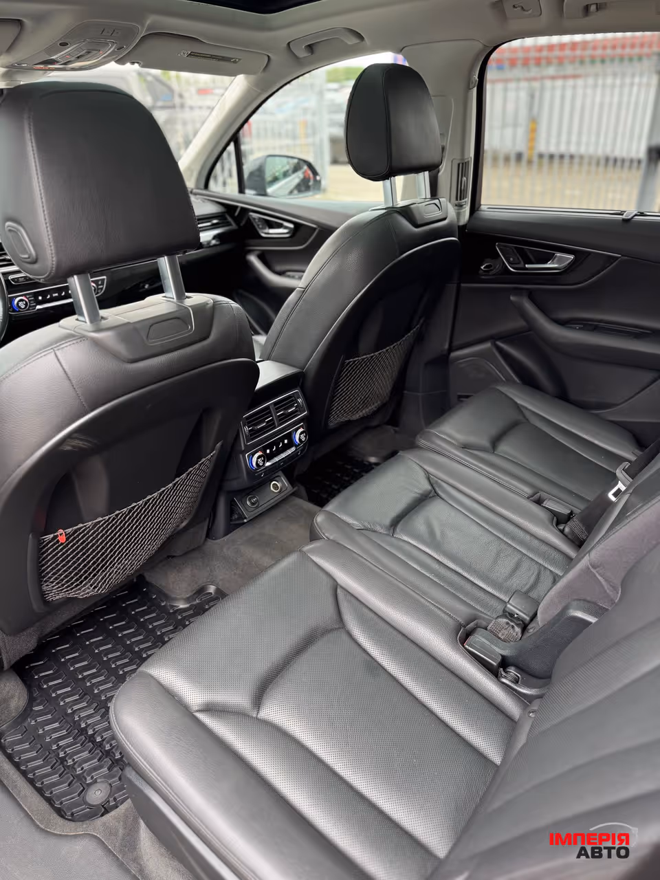 Audi Q7 - фото 10