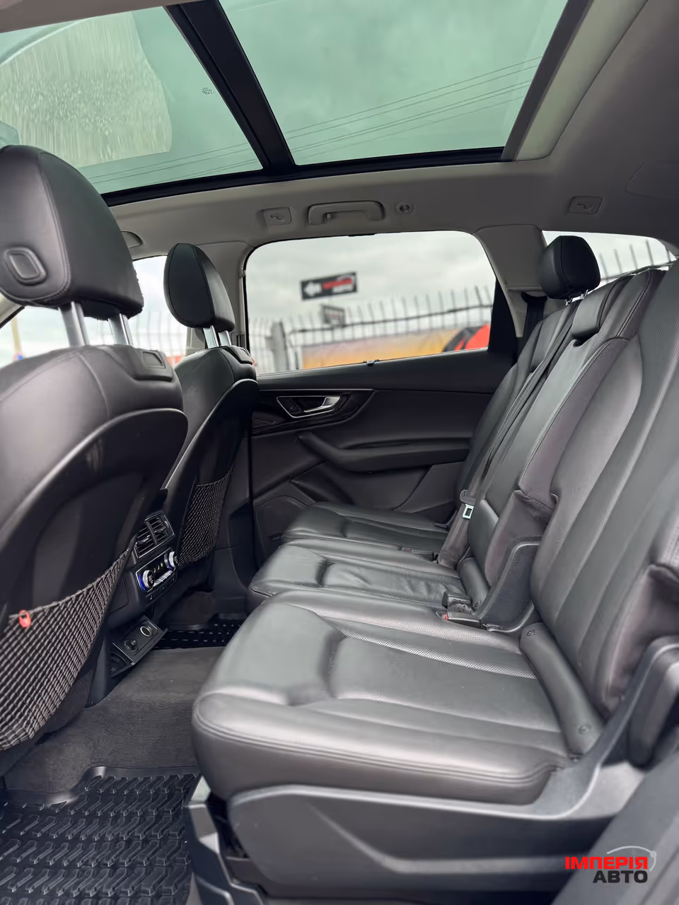 Audi Q7 - фото 9