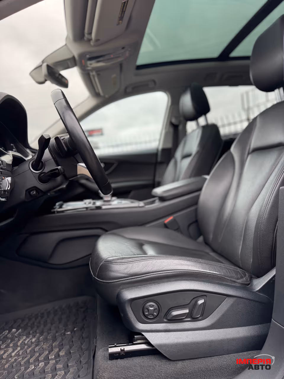 Audi Q7 - фото 7