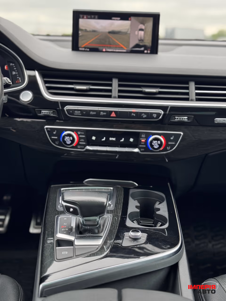 Audi Q7 - фото 13