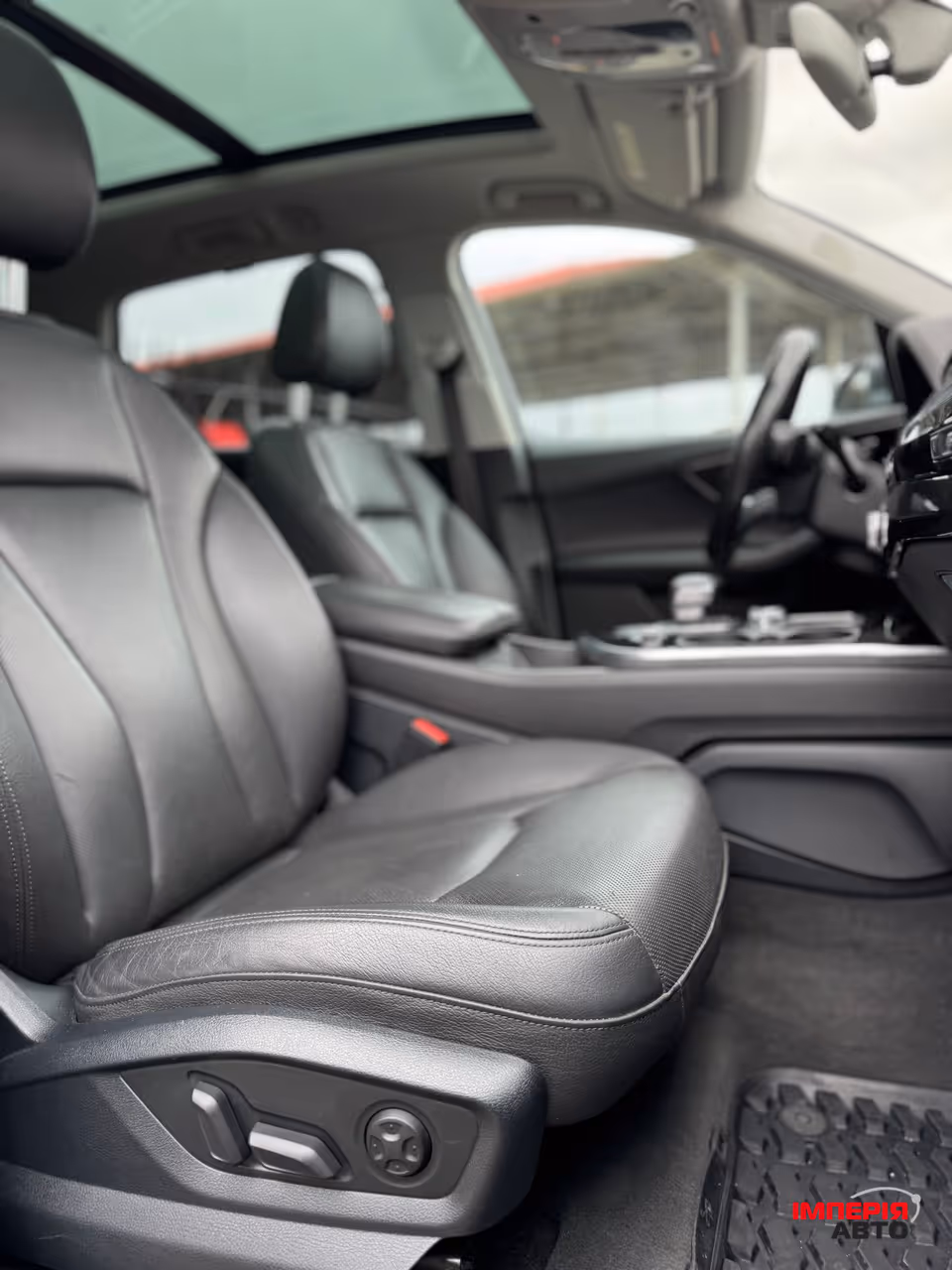 Audi Q7 - фото 16