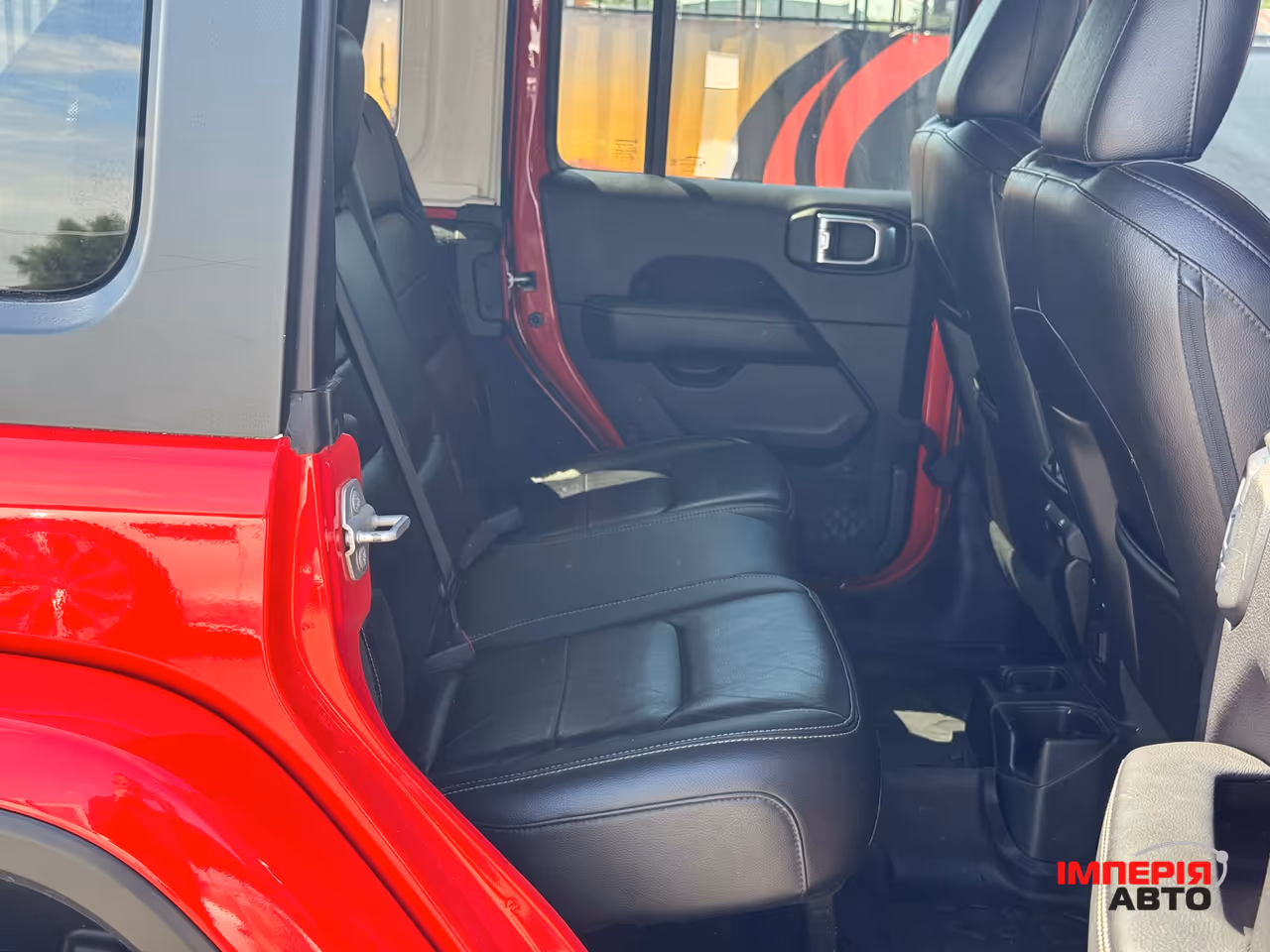 Jeep Wrangler - фото 16