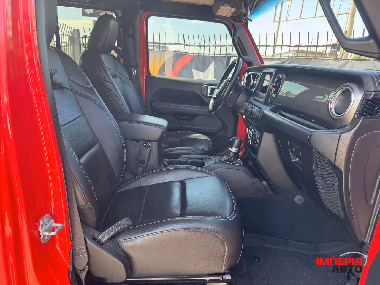 Jeep Wrangler - фото 12