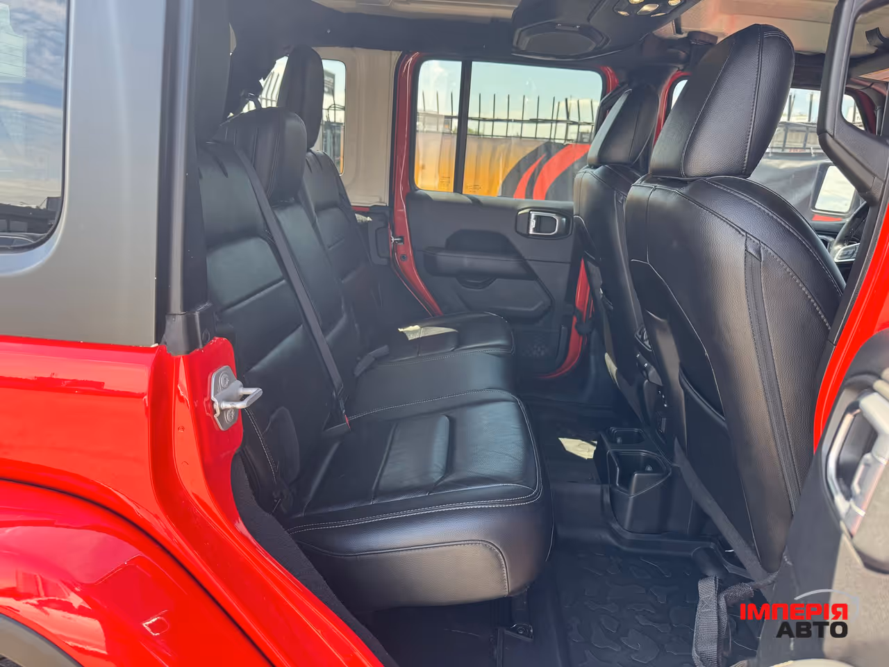 Jeep Wrangler - фото 17