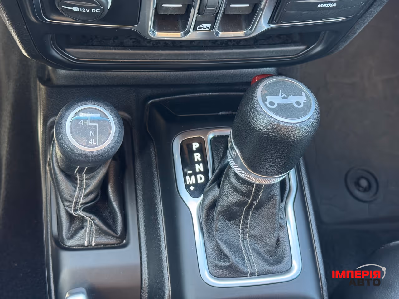 Jeep Wrangler - фото 14