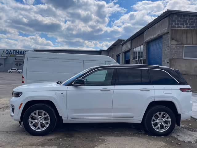 Jeep Grand Cherokee - фото 3