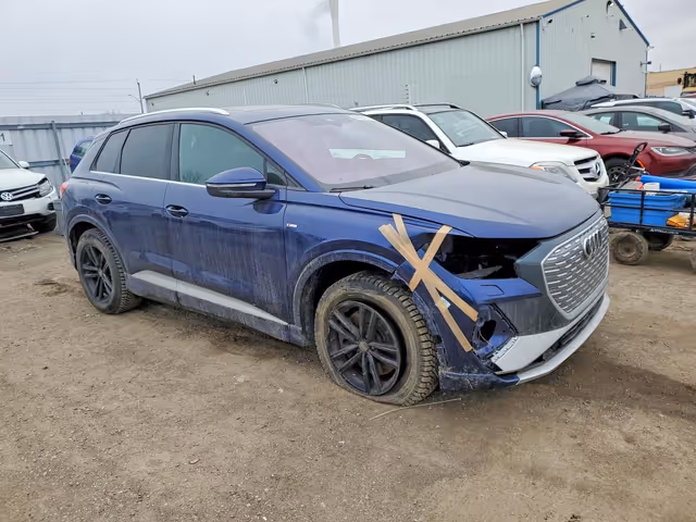 Audi Q4 e-tron - фото 1