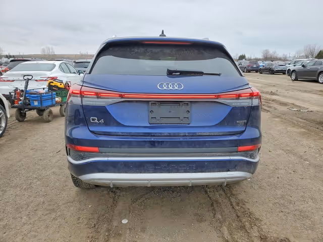 Audi Q4 e-tron - фото 5