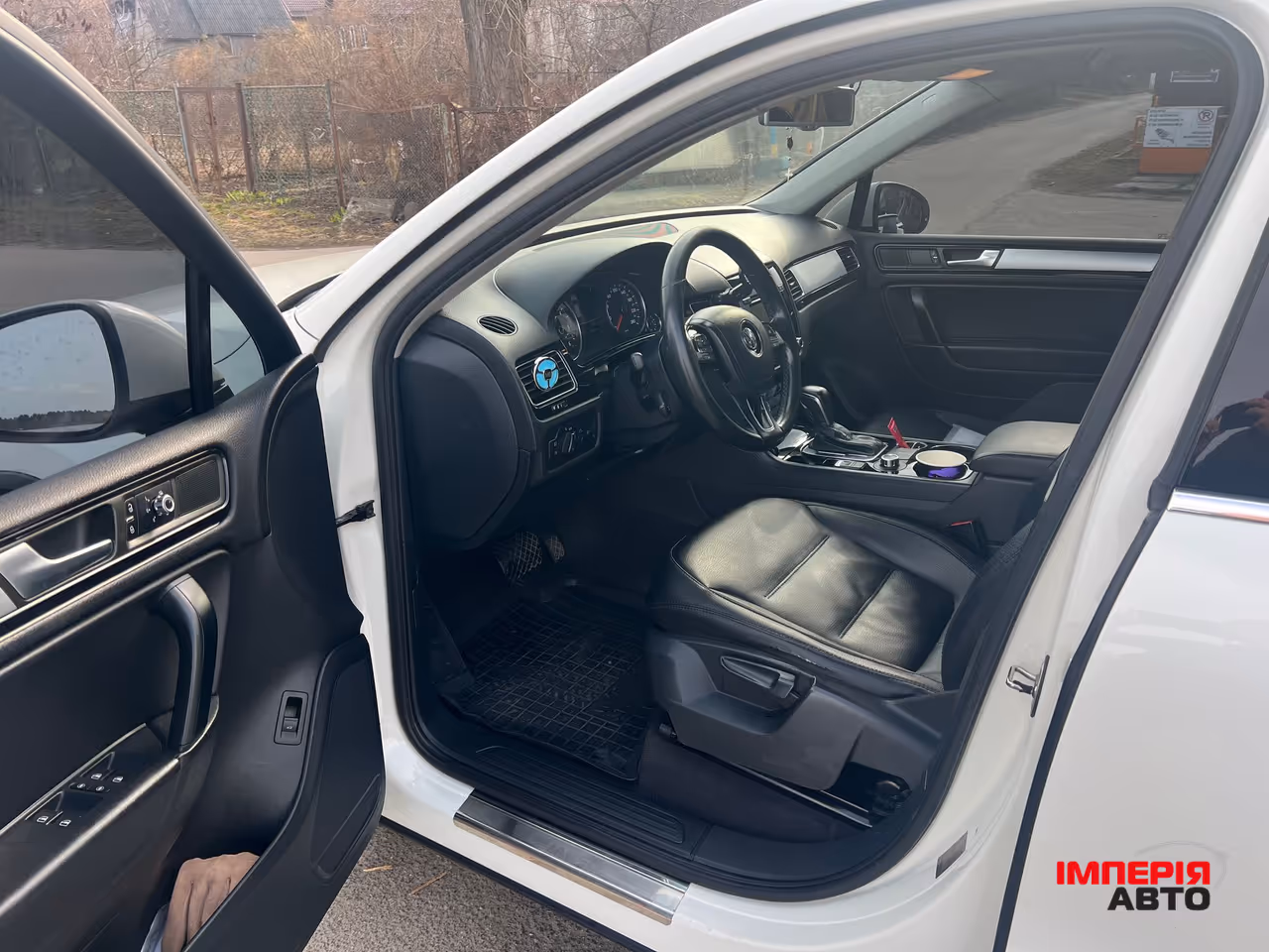 Volkswagen Touareg - фото 12
