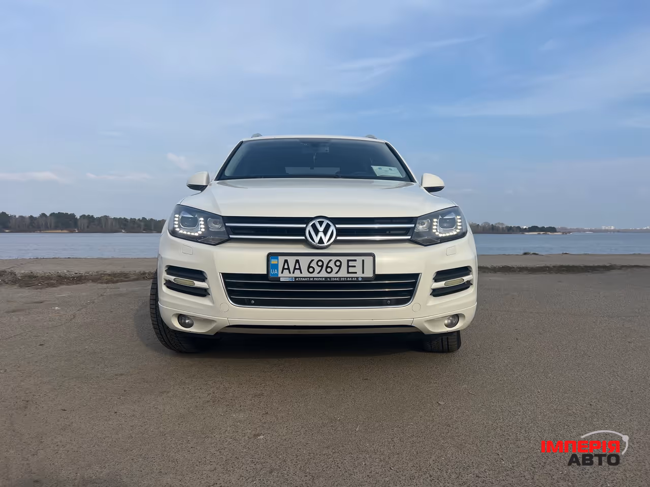 Volkswagen Touareg - фото 1