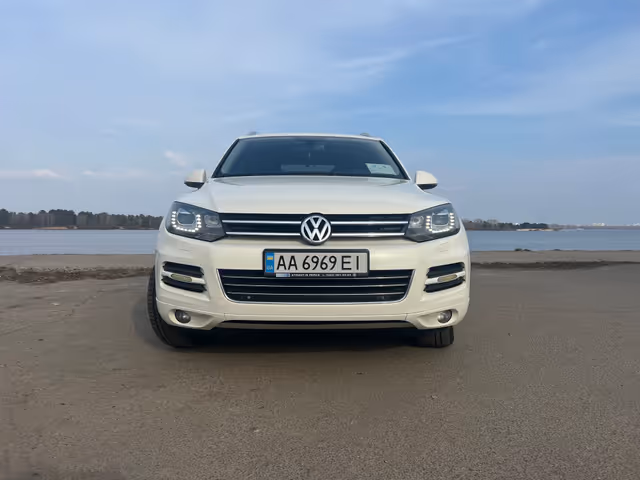 Volkswagen Touareg - фото 1