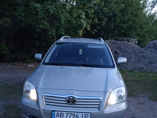 Toyota Avensis - фото 2