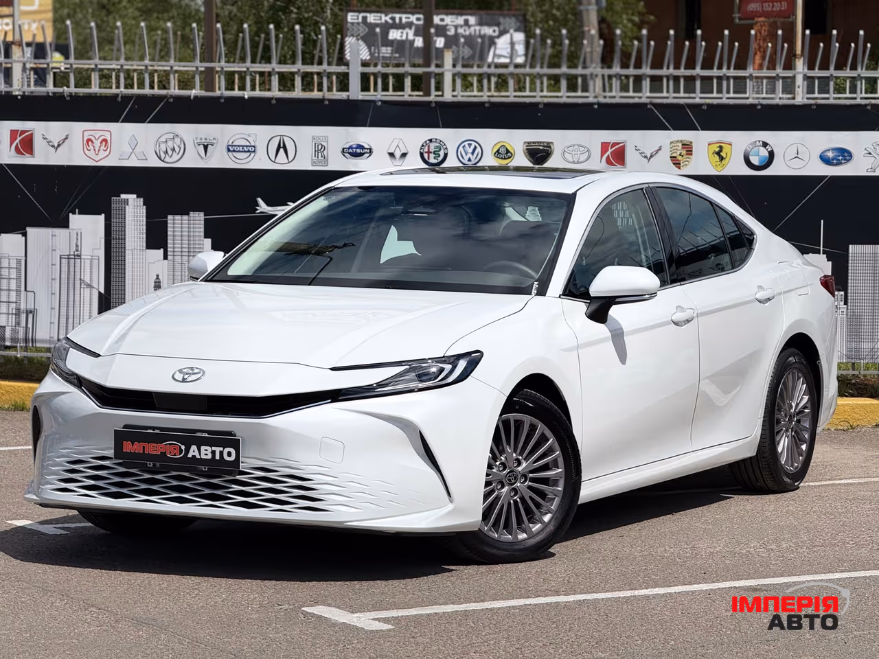 Toyota Camry - фото 1
