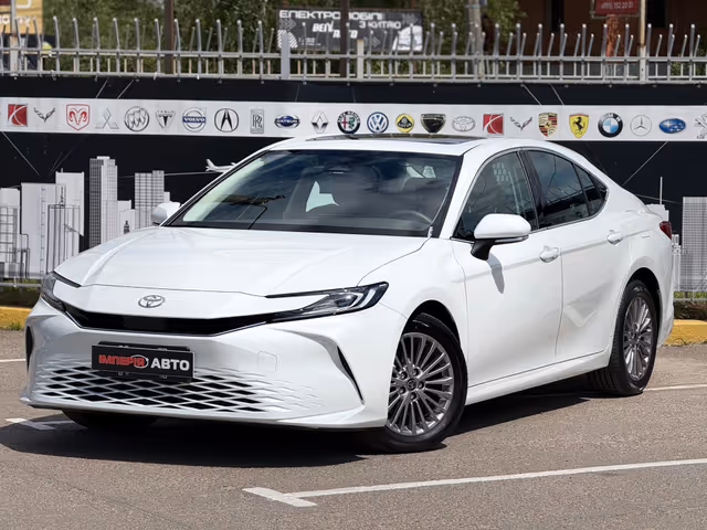 Toyota Camry - фото 1