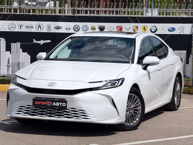 Toyota Camry - фото 3