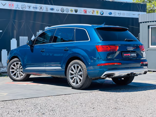 Audi Q7 - фото 5