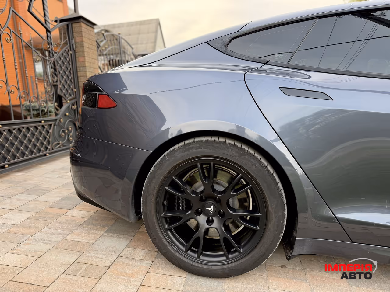 Tesla Model S - фото 12