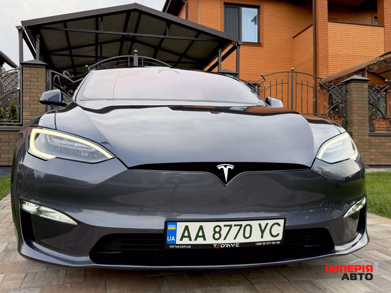 Tesla Model S - фото 1