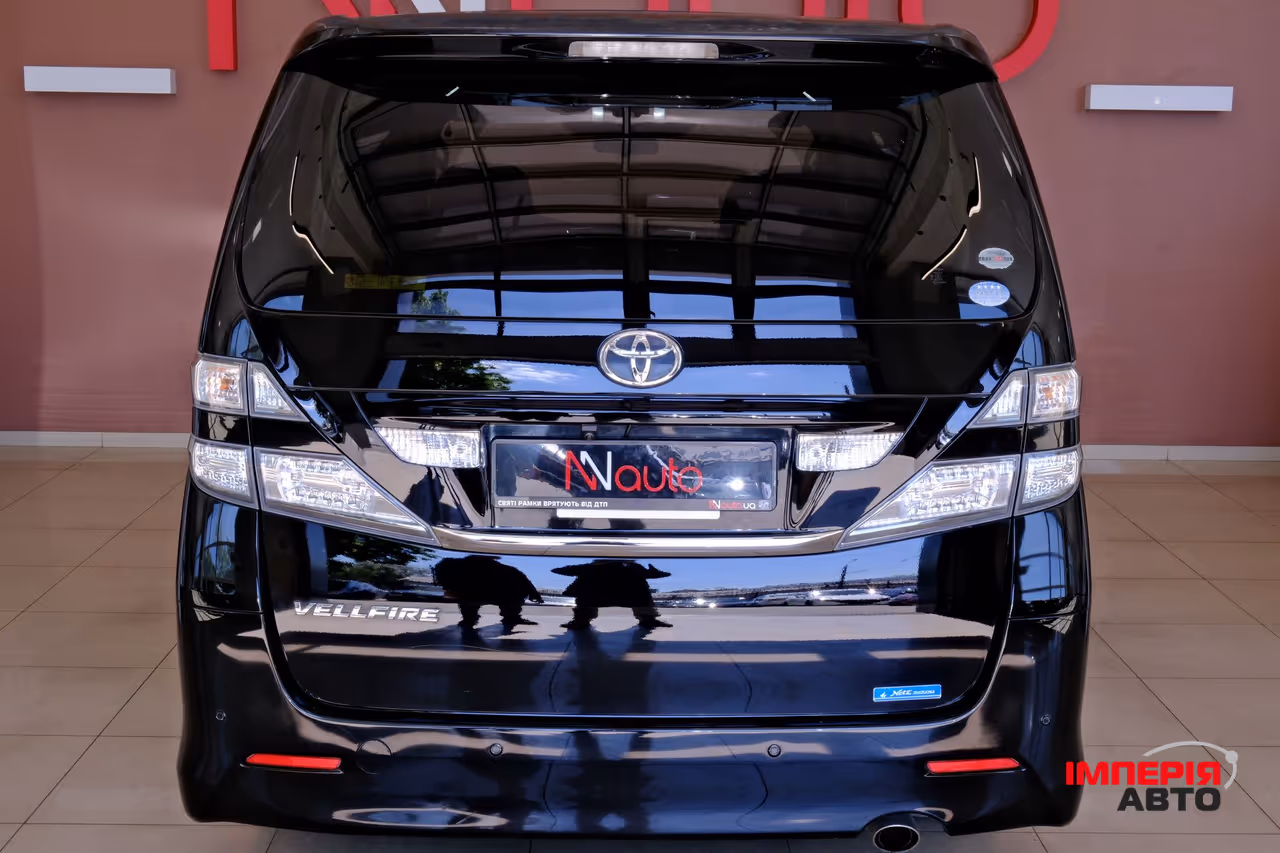 Toyota Vellfire - фото 6