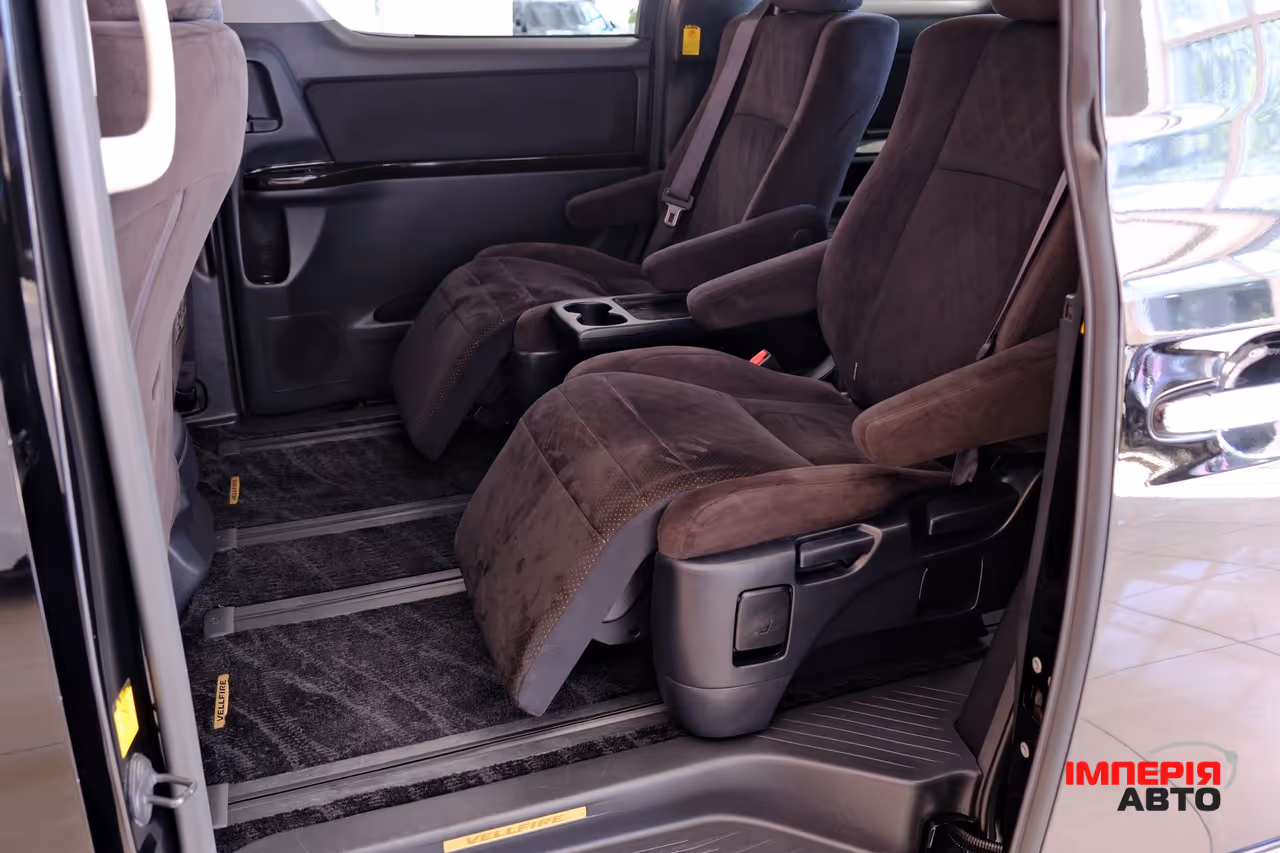 Toyota Vellfire - фото 8