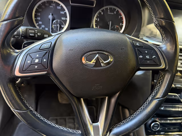 Infiniti QX30 - фото 1