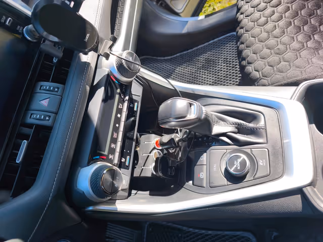 Toyota RAV4 - фото 4