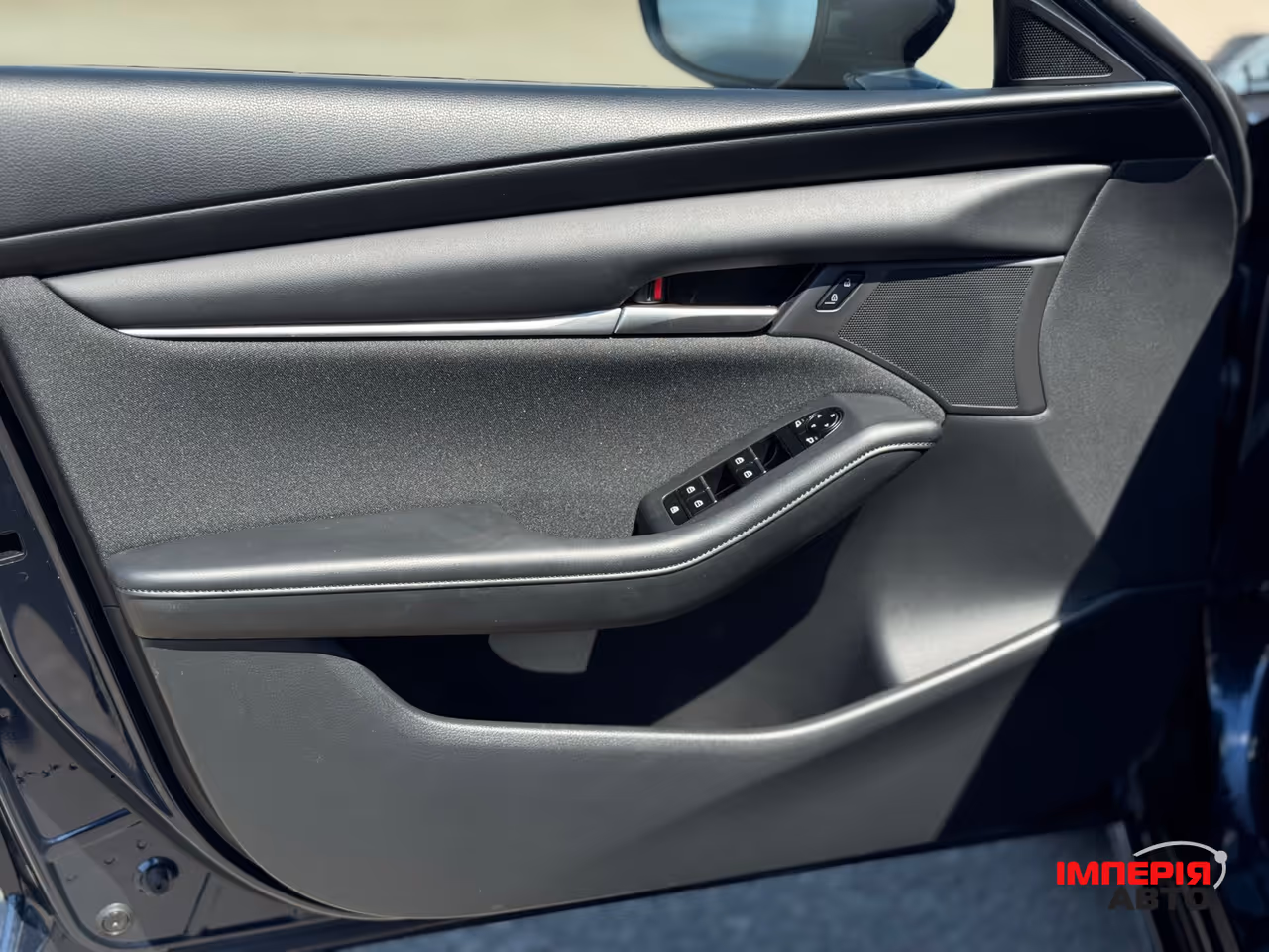 Mazda 3 - фото 8