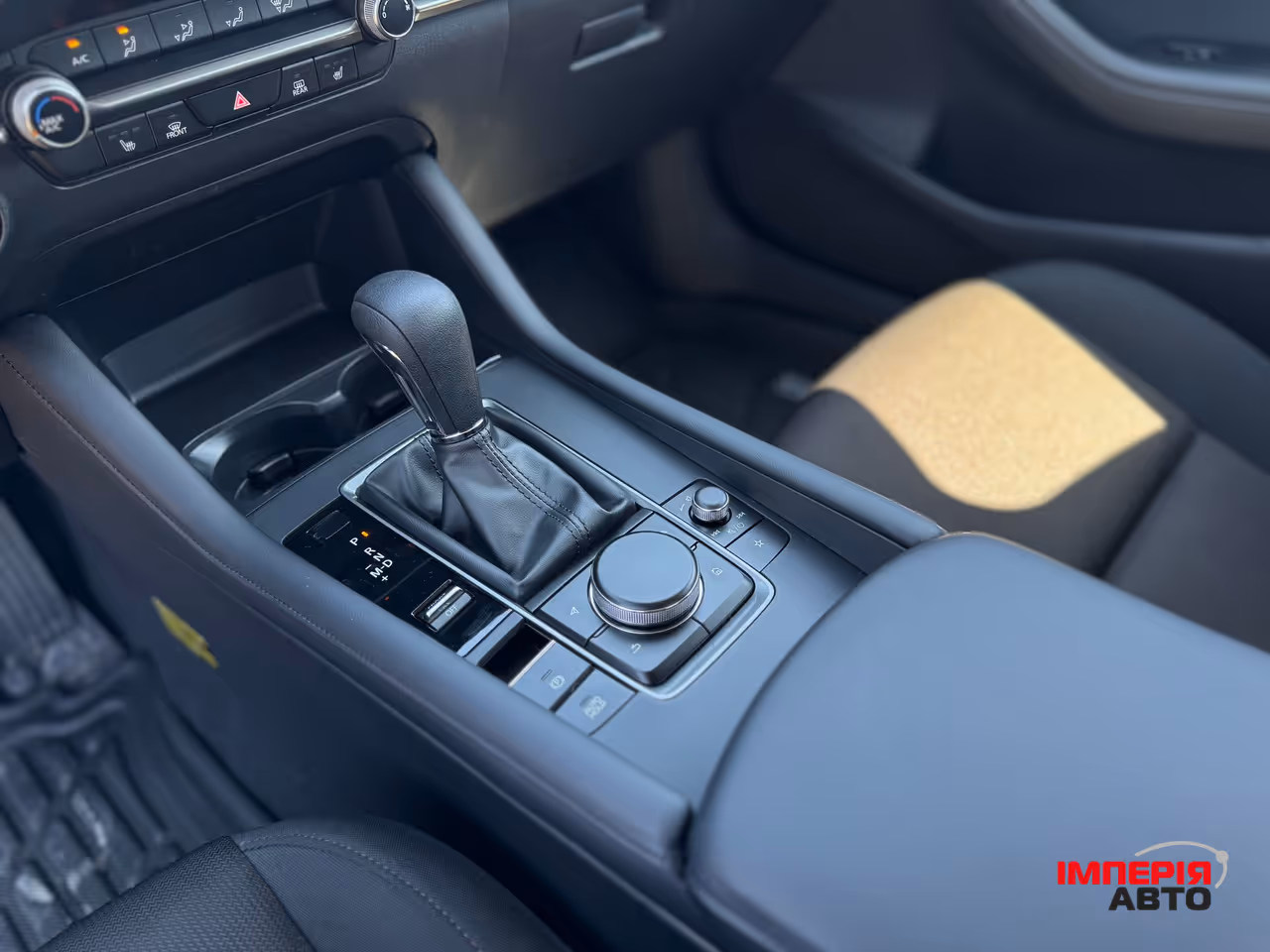 Mazda 3 - фото 14