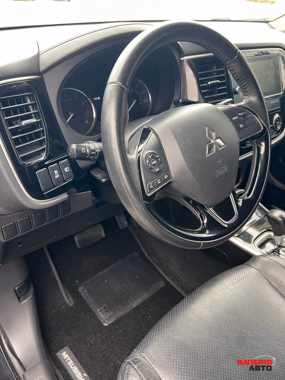 Mitsubishi Outlander - фото 12