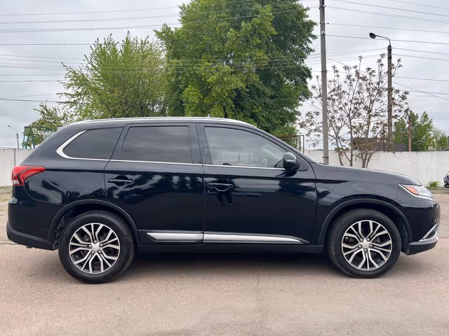 Mitsubishi Outlander - фото 5