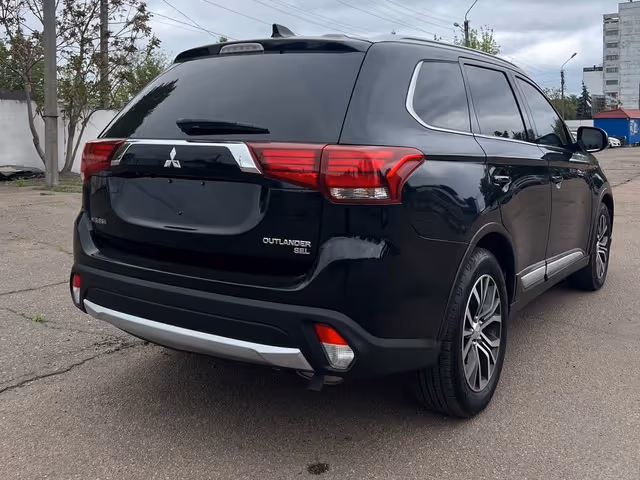 Mitsubishi Outlander - фото 3