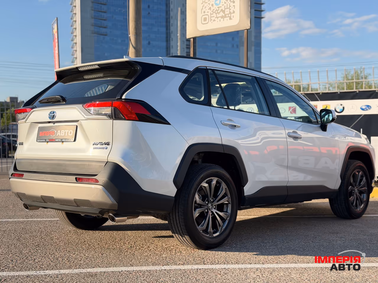 Toyota RAV4 - фото 7