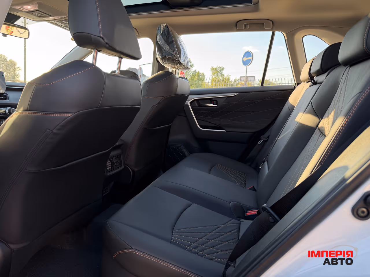 Toyota RAV4 - фото 16