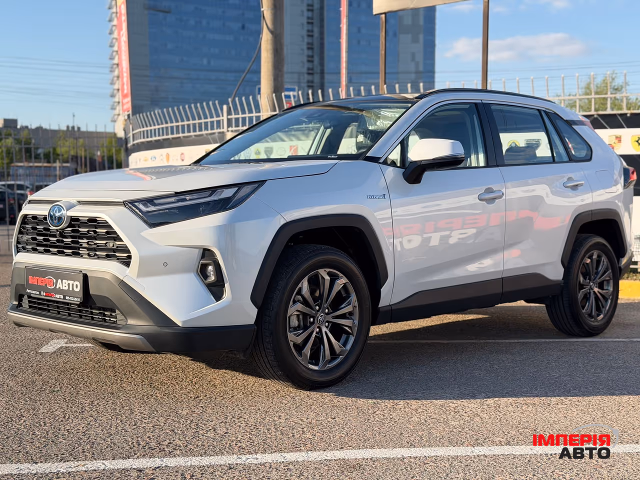 Toyota RAV4 - фото 1