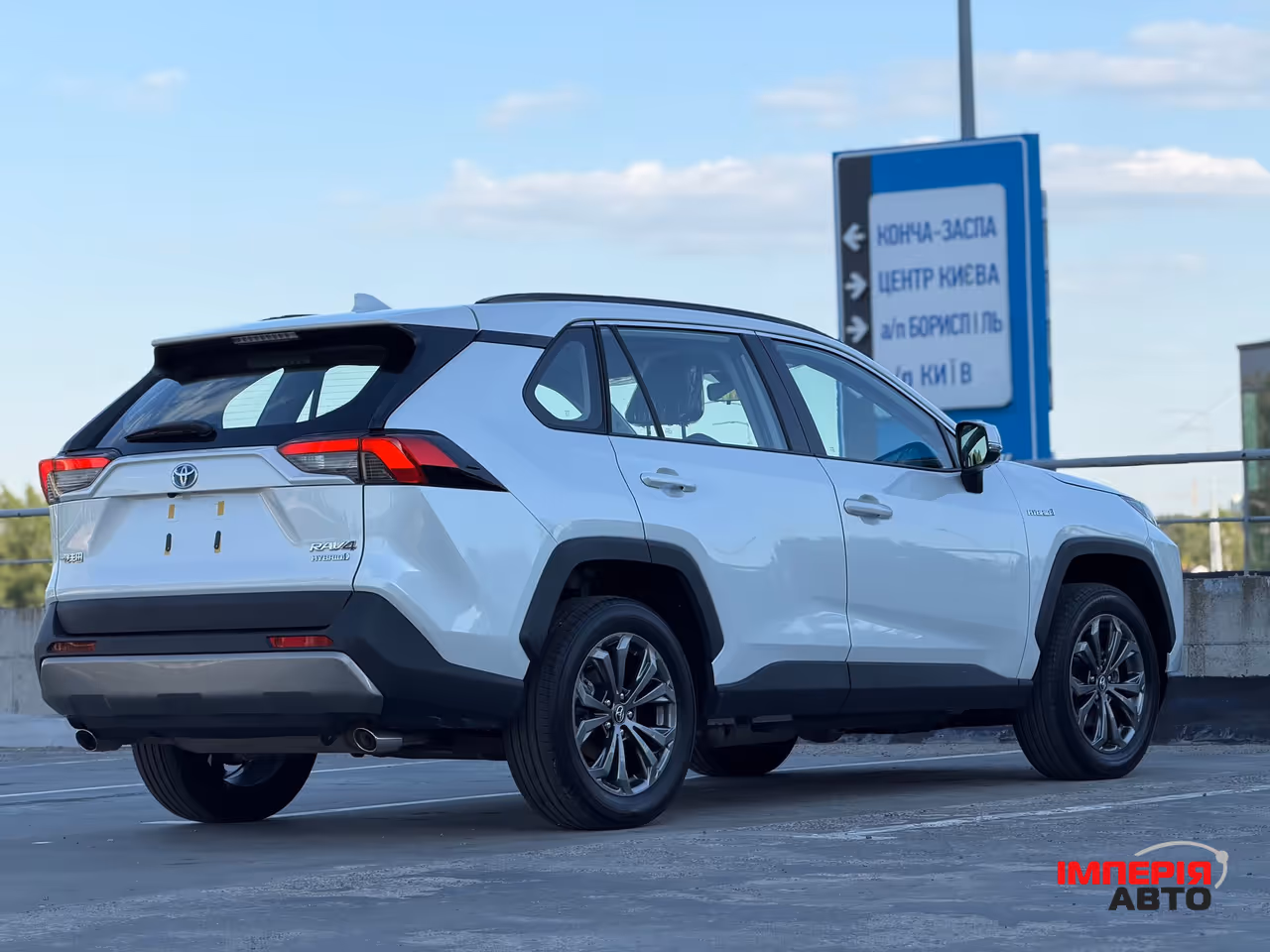 Toyota RAV4 - фото 8