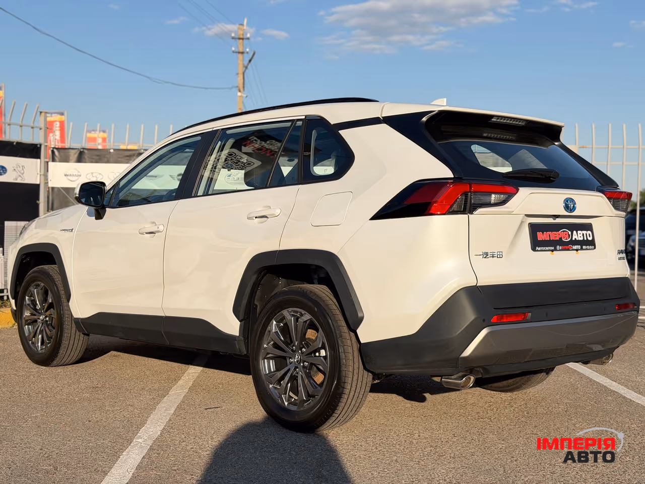 Toyota RAV4 - фото 8