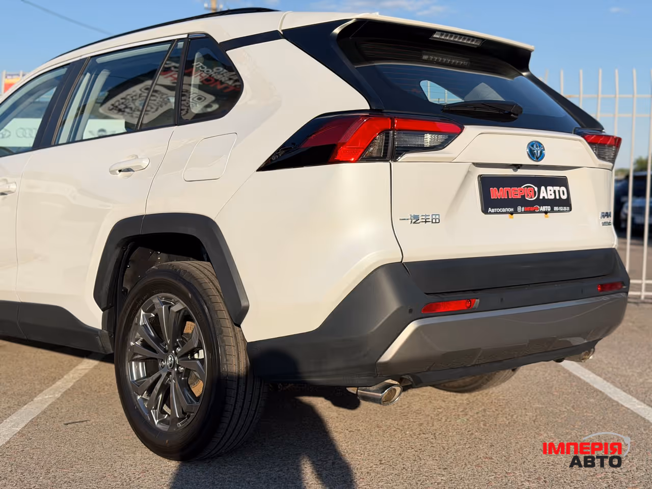 Toyota RAV4 - фото 6