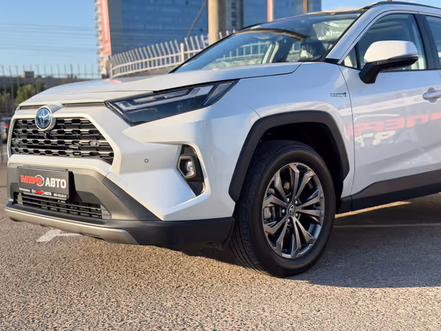 Toyota RAV4 - фото 5