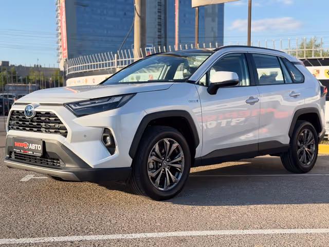 Toyota RAV4 - фото 1