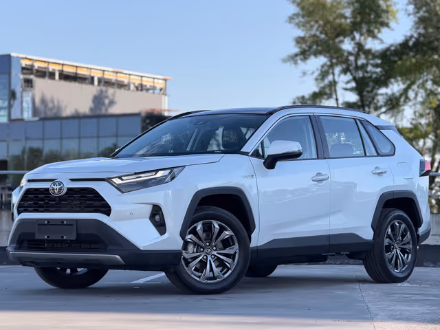 Toyota RAV4 - фото 1