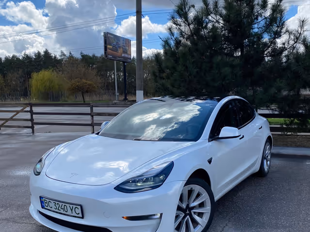 Tesla Model 3 - фото 1